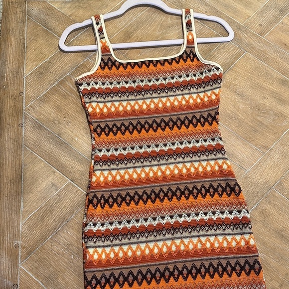 Orange and Black Patterned Maxi Dress - Picture 3 of 4
